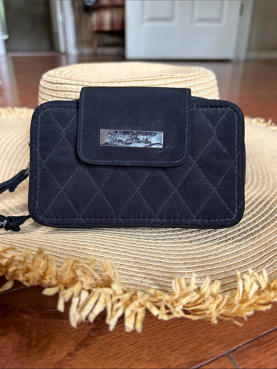 Vera Bradley Handbags - Vera Bradley Quilted Wristlet